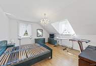 Großzügiges Familiendomizil mit uneinsichtigem Garten, Hallenbad, Sauna und Garage für 2 PKW