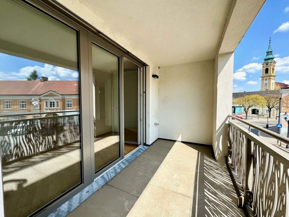 HELLE ZWEI Zimmer ++ mit SONNIGER LOGGIA