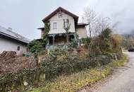 Sanierungsbedürftiges Haus auf großem Grundstück! Erwecken Sie es aus dem Dornröschenschlaf!
