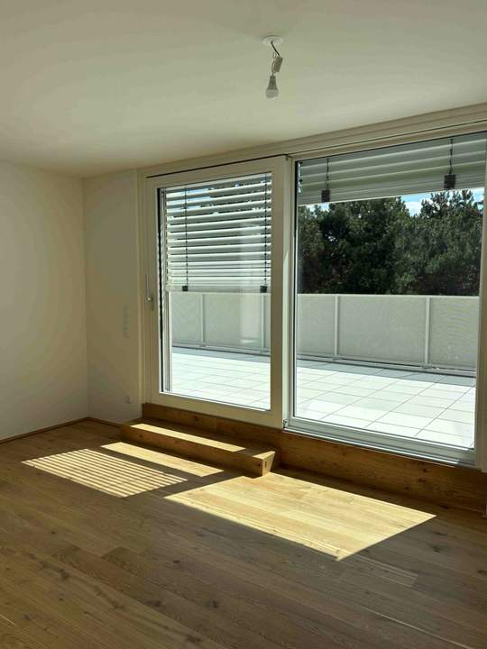 EDMUND - gut geschnittene und helle 3 Zi DG Wohnung mit großer Terrasse_Top 25