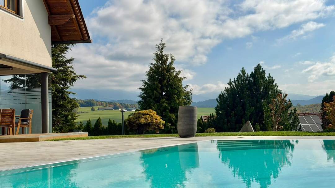 ALTHOFEN - WOHNEN MIT POOL. LEBEN MIT WEITBLICK.