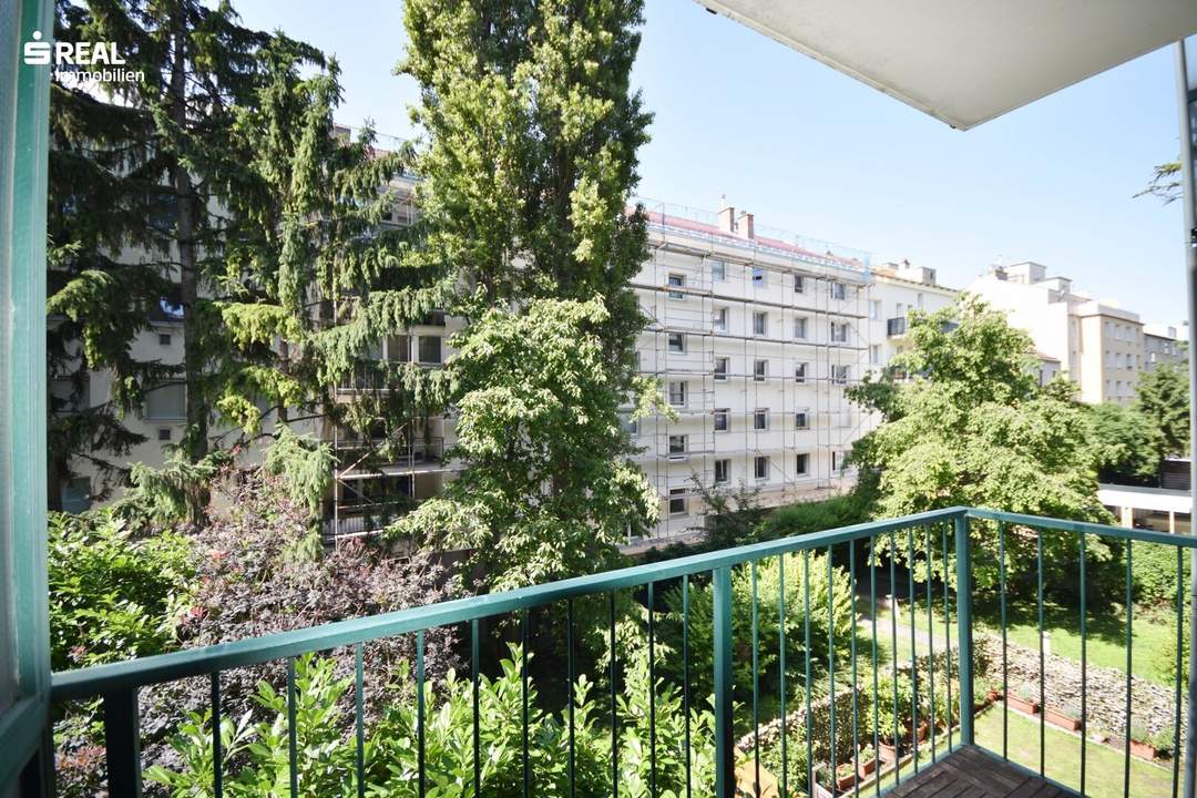 Smarte Starterwohnung mit Loggia und Garagenplatz im Eigentum