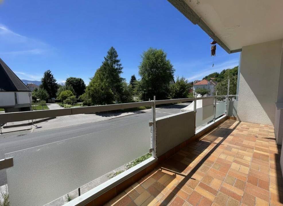 Top-Lage: Helle 4,5-Zimmer-Wohnung mit Loggia und Balkon am Fuße des Kreuzbergls