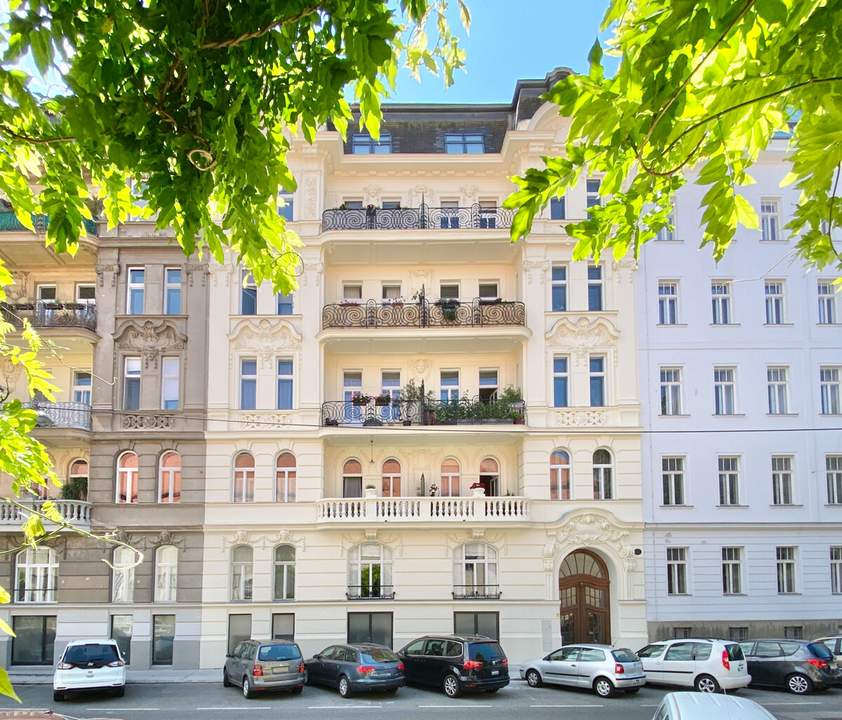 Entzückende Garconnière mit unverbaubarem Parkblick im prachtvollen Gründerzeithaus