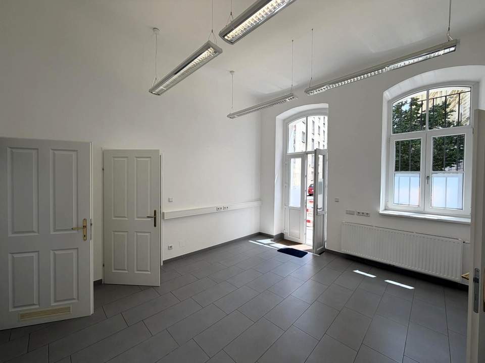 Neu saniertes Geschäftslokal, unbefristet // Newly renovated business premises, unlimited rent //