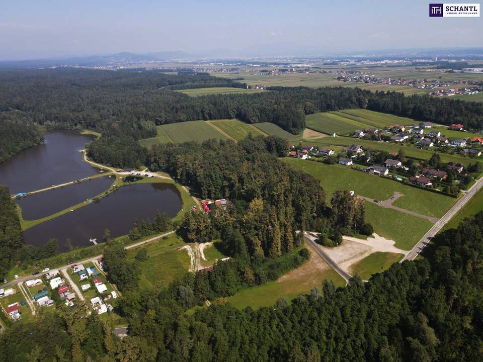 BAUTRÄGER aufgepasst! IDEAL für DOPPELHAUSHÄLFTEN in unmittelbarer Nähe zu den Wundschuher Seen! TOP Anbindung! VOLLERSCHLOSSENES und FLACHES BAUGRUNDSTÜCK!