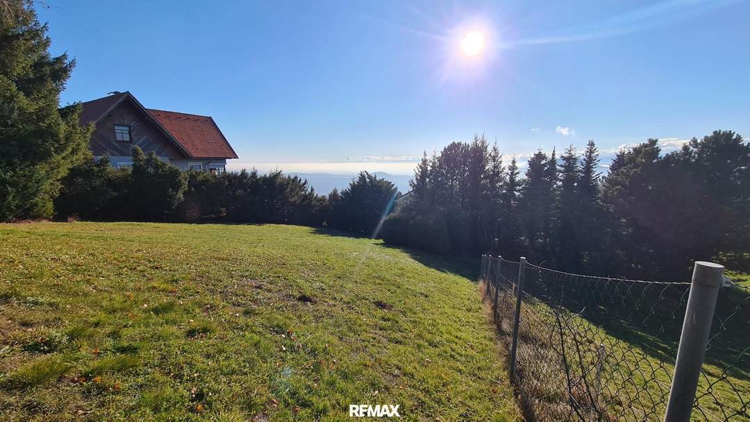 Sonniges Baugrundstück mit traumhafter Aussicht
