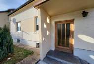 Entzückendes Haus, ebener Garten und viel Potential!