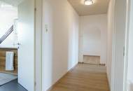 Wunderschöner Ausblick und Ruhelage - DG mit 64m², 2 Zi plus Wohnküche laufend saniert!