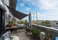 Lichtdurchfluteten Dachgeschoß-Maisonettewohnung mit traumhafter Terrasse und Grünblick!