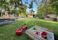 Ruhe, Raum und Qualität: Großes Einfamilienhaus mit Naturpool, Teich und Wärmepumpe