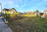 Großzügiges Baugrundstück in ruhiger Siedlungslage - Wohnen mit Lebensqualität !