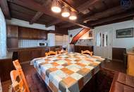 Einzigartiges Bauernhaus (Oldtimer-Charme) mit großem Grundstück, langgezogenem Hof, 2 Wohnungen, Swimmingpool – ideal für Liebhaber.