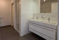 Ruhige, lichtdurchflutete 3-Zimmer-Dachgeschosswohnung mit zwei großzügigen Terrassen, Nähe U4!