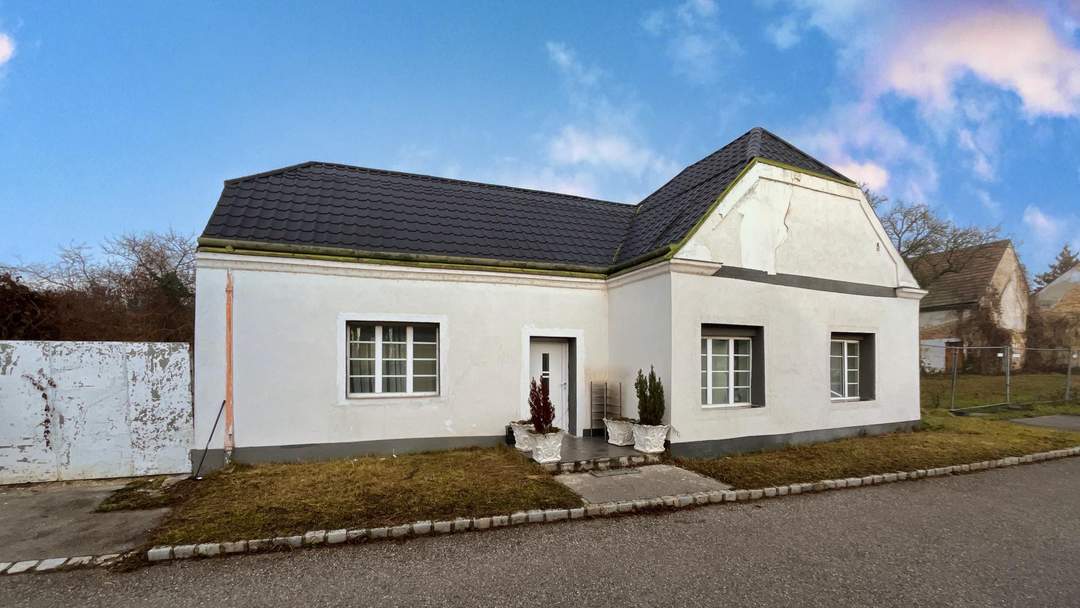 HANDWERKER BENÖTIGT - HAUS ZU SANIEREN - SCHÖNES GRUNDSTÜCK - MANNERSDORF/M.