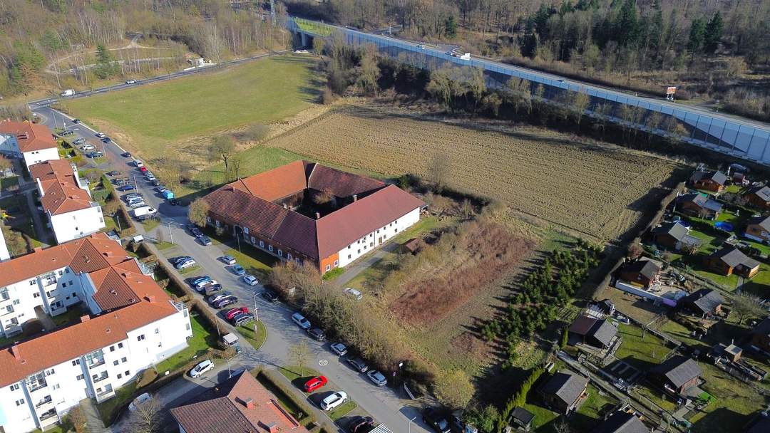 Gutshof &amp; landwirtschaftliche Flächen