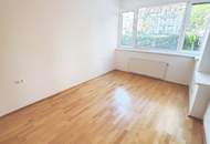 2-Zimmer-Wohnung mit Balkon und herrlichem Blick ins Grüne - Hietzinger Hauptstraße ums Eck