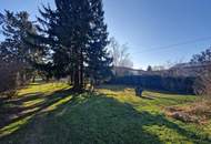 LIEBEVOLLER, KLEINER BUNGALOW IDEAL FÜR 2-3 PERSONEN MIT HERRLICHEM GARTEN SAMT ALTBAUMBESTAND IN BESTER ZENTRUMSNAHER WOHNLAGE