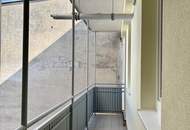 HELL UND SEHR GROSSZÜGIG - HOCHWERTIG SANIERTE 5-ZIMMER-WOHNUNG MIT BALKON IM 5. LIFTSTOCK