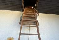 Haus in Grünruhelage mit offener Terrasse, Balkon und Garage