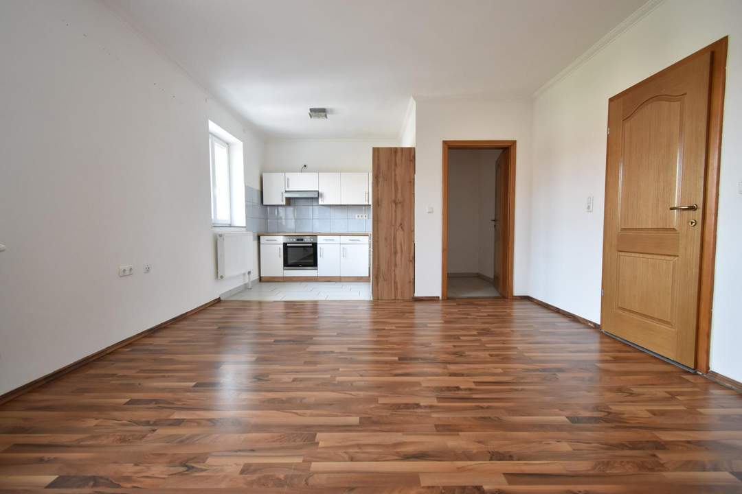 Investieren Sie clever in die Zukunft – gepflegte 2-Zimmer-Wohnung mit Küche und Balkon in zentraler Lage! Nähe BMW, SKF!!