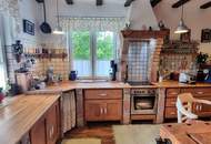 SEHR GERÄUMIGES EIN-ZWEIFAMILIENHAUS MIT STIL IN SONNIGER LAGE