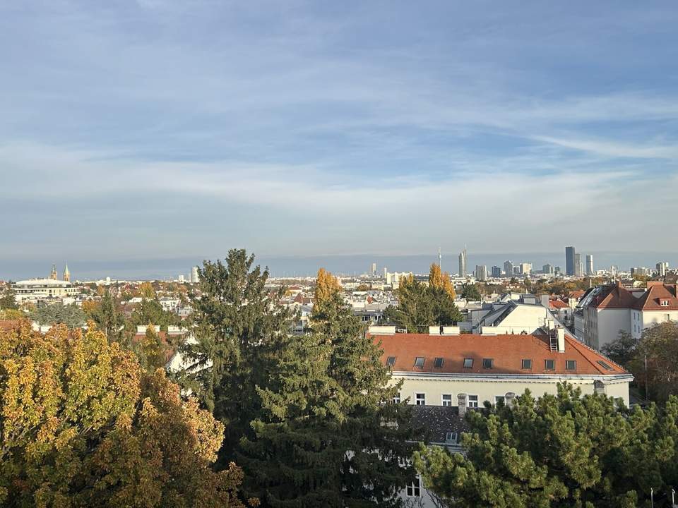 DACHGESCHOSS + 42m² TERRASSEN + FERNSICHT + SONNIG + RUHELAGE + TOPZUSTAND!