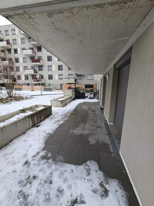 unbefristete 3-Zimmer-Wohnung mit Schrankraum und 45 m² Terrasse