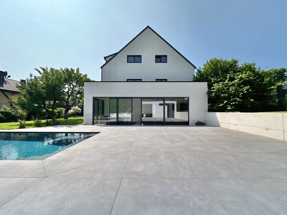 Schicke moderne Villa in Brunner Bestlage mit Skylineblick auf Wien I Salzwasserpool I Designerküche I Lift uvm.