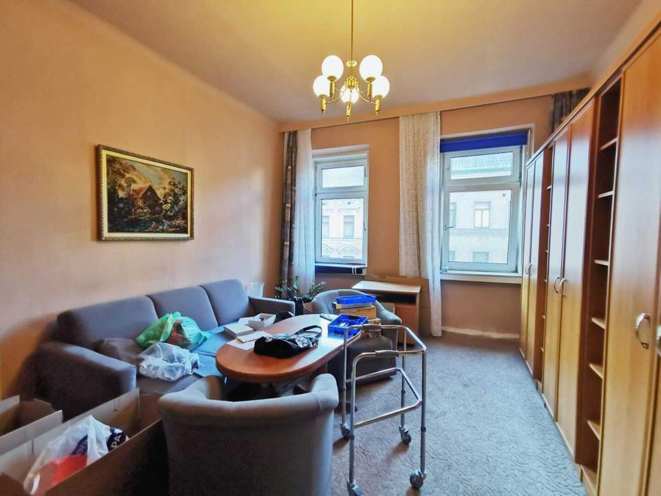 ++NEU++ Sanierungsbedürftige 1,5-Zimmer Altbau-Wohnung, viel Umbaupotenzial