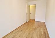 EIGENGARTEN, LORYSTRASSE, 75 m2 Neubau mit 23 m2 Garten, 2 Zimmer, Wohnküche, Wannenbad, Parketten, 1. Liftstock