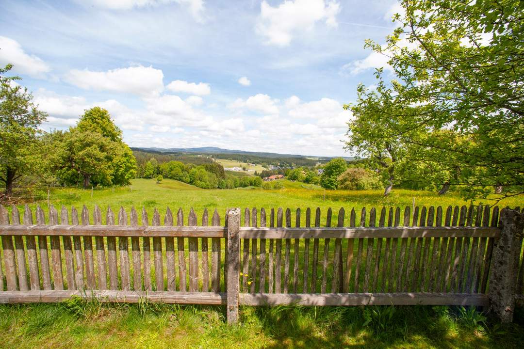***Gepflegter Bungalow mit traumhafter Aussicht nahe dem Ortszentrum***