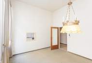 Altbau-Wohnung mit Sanierungsbedarf in toller Währinger Lage
