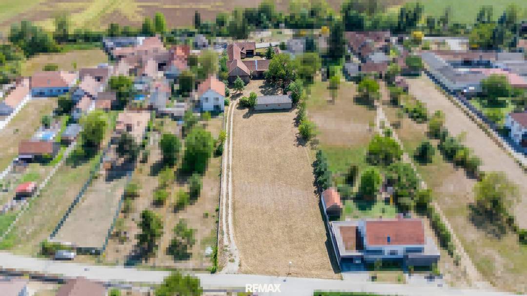 Ebenes sonniges Gründstück - Bauland Agrar - perfekte Infrastruktur