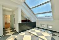 LICHTDURCHFLUTET MIT SKYWINDOW UND EDLEM FISCHGRÄTPARKETT
