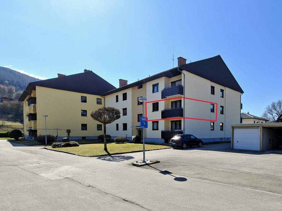Charmante 2-Zimmer-ETW mit Loggia und Carport, günstige BK