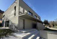 Urban Retreat mit Eigengarten - moderne Villa in Brunn am Gebirge
