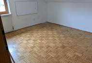 Geräumige 5-Zimmer-Wohnung mit Balkon und Parkplätzen (Provisionsfrei)