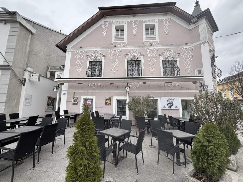 Café-Bistro-Bar mit Schanigarten in Top Lage
