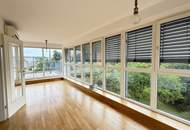 Klimatisierte 2-Zimmer-Wohnung mit zwei Terrassen und Ausblick auf das Schloss Schönbrunn und Steinhofkirche sowie ein opt. Stellplatz!