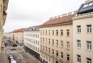 ++H7++ 2-Zimmer Altbau-Wohnung (renovierungsbedürftig), viel Potenzial!