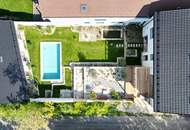 TRAUMHAFTE LIEGENSCHAFT MIT POOL, SEEBLICK UND ÜBERDACHTER BOOTSGARAGE
