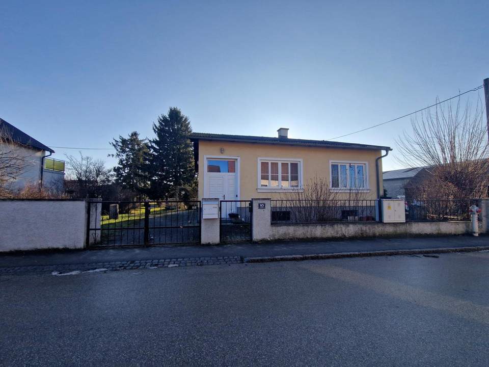 TOP-LAGE: BUNGALOW IDEAL FÜR 2-3 PERSONEN MIT HERRLICHEM GARTEN SAMT ALTBAUMBESTAND IN BESTER ZENTRUMSNAHER WOHNLAGE