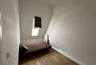 UNBEFRISTET: große 5 Zimmer im frisch ausgebauten Dachgeschoss mit Balkon!