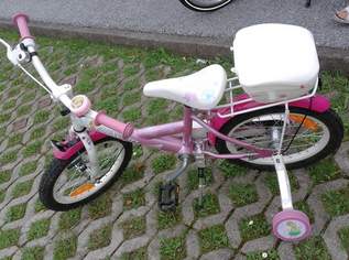 Kinderfahrrad mit Zubehör, mit Rädern und Dachbox. Reduzierter Preis, 39 €, Kindersachen-Spielzeug in 5302 Henndorf am Wallersee
