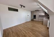 Erstbezug nach Sanierung! 2-Zimmer-Dachgeschosswohnung mit Terrasse, Balkon, Lift und Stellplatz!