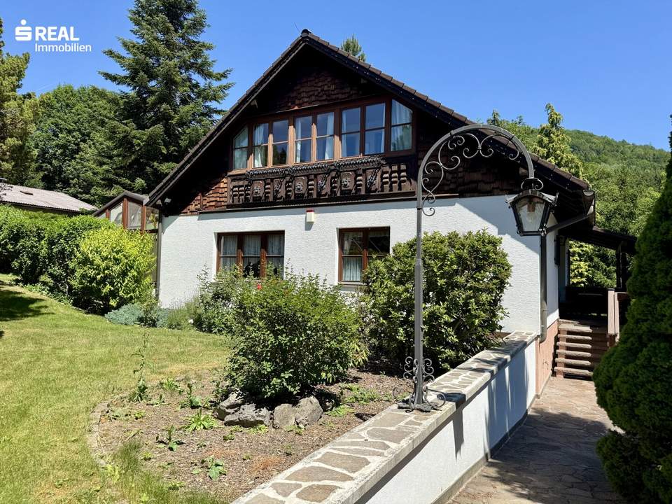 schmuckes Haus in ruhiger Lage mit Grünblick