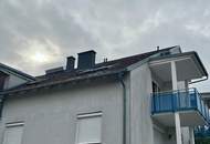 Schöne 2-Zimmer-Dachgeschoss-Wohnung mit Balkon und Parkplatz