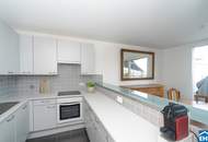 Lichtdurchfluteten Dachgeschoß-Maisonettewohnung mit traumhafter Terrasse und Grünblick!