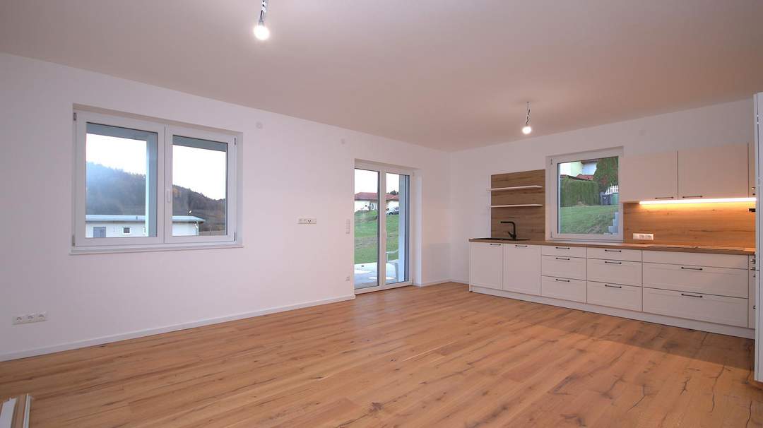 Erstbezug nach Sanierung: Schlüsselfertige Maisonette-Wohnung mit großzügigem Garten